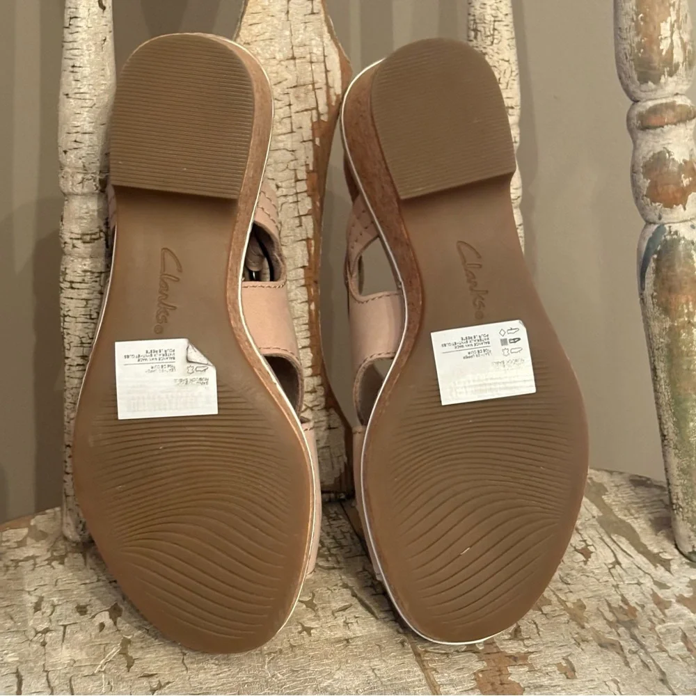 Clark’s Women's Giselle Loop Wedge‎ Sandals Taupe size 7